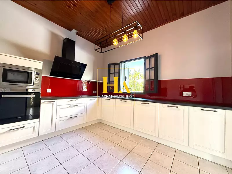 Maison, 303 m²