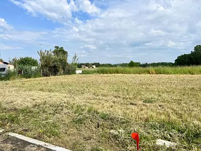 Terrain, 704 m²