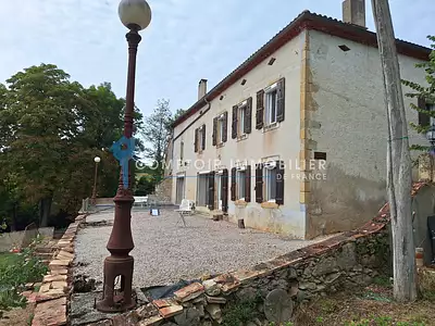 Maison, 240 m²