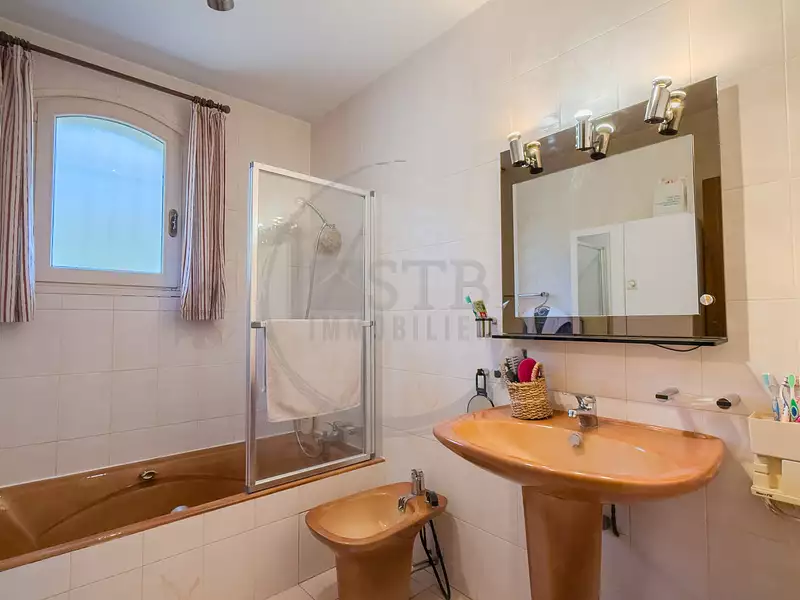 Maison, 166 m²