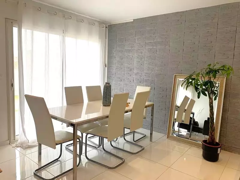 Maison, 196 m²