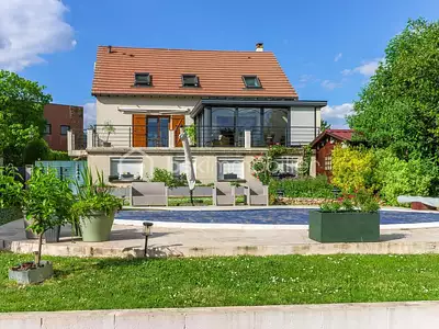 Maison, 196 m²