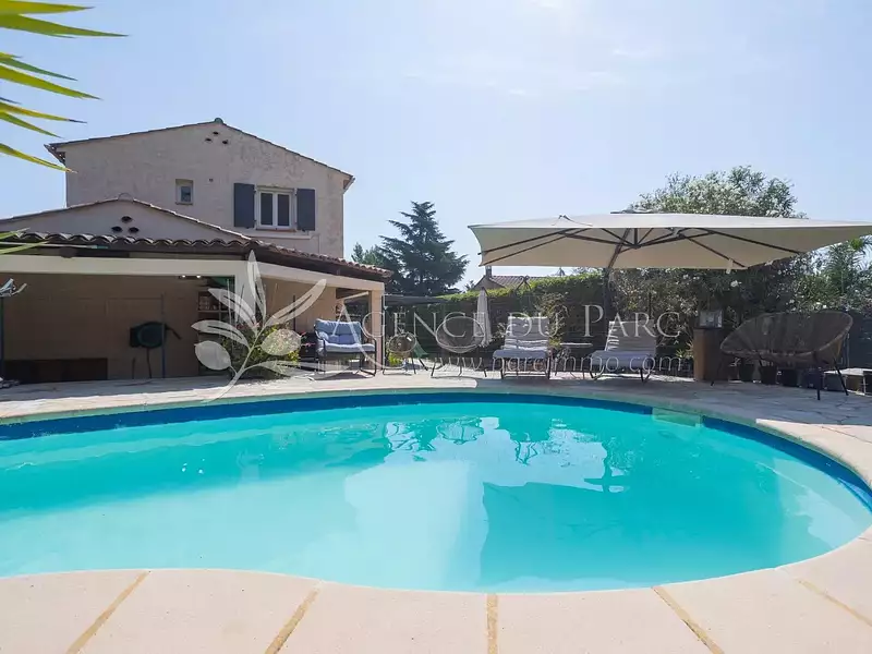 Maison, 168 m²