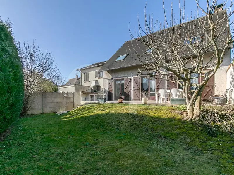 Maison, 166 m²
