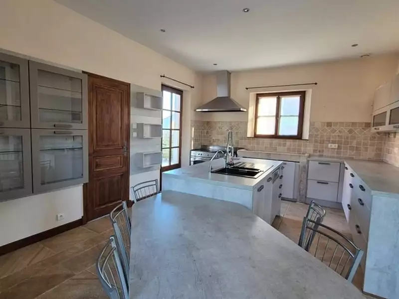 Maison, 270 m²