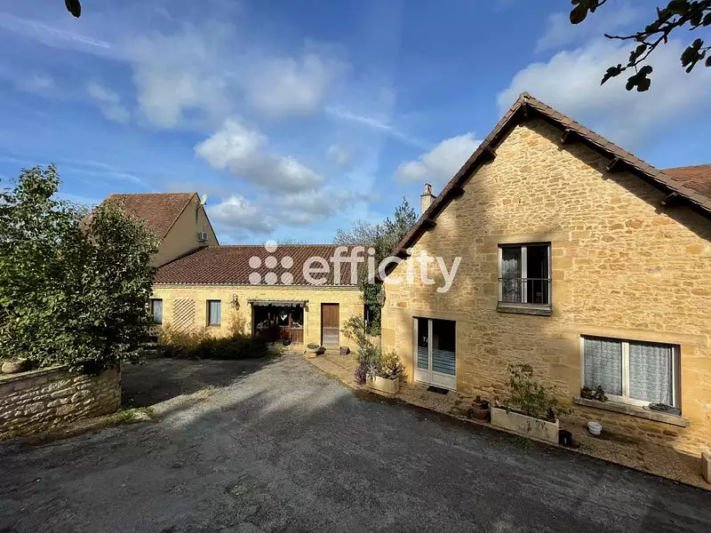 Maison, 1 875 m²