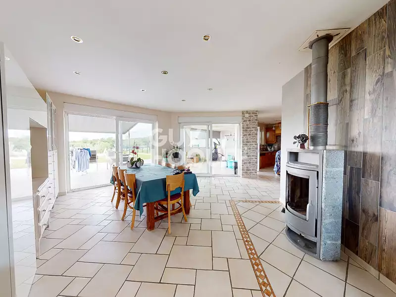 Maison, 161 m²