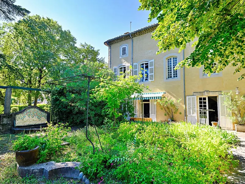 Maison, 751 m²