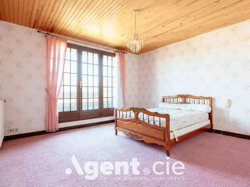 Maison, 240 m²