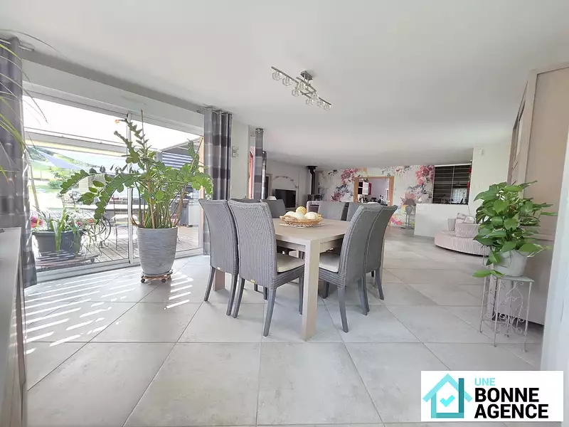 Maison, 235 m²