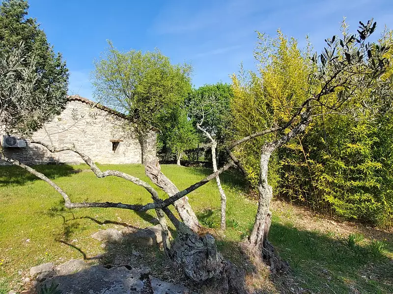 Maison, 1 570 m²