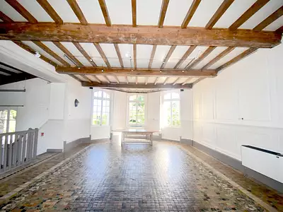 Maison, 1 700 m²