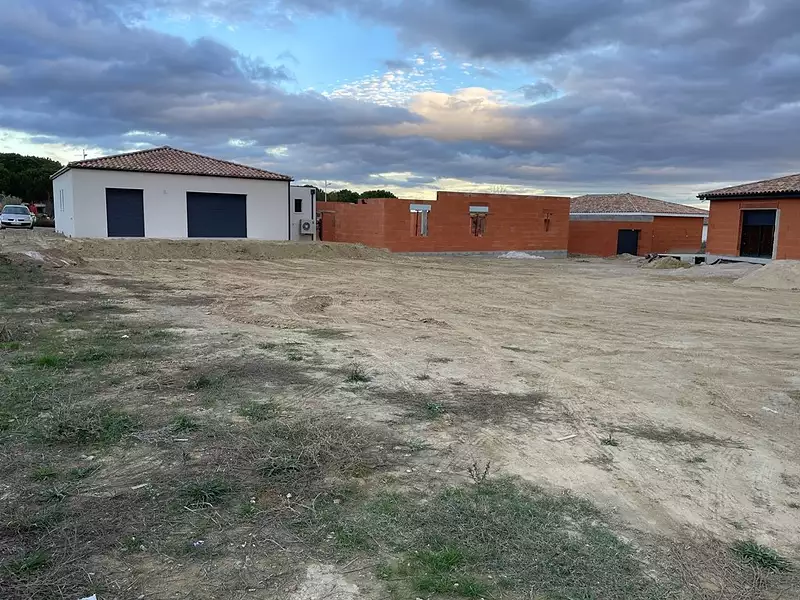 Terrain, 740 m²