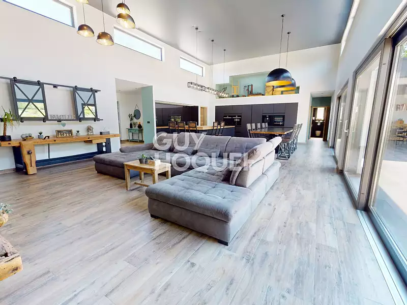 Maison, 240 m²