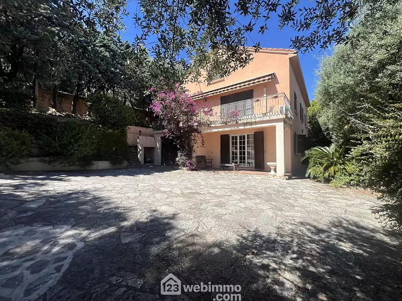Maison, 220 m²