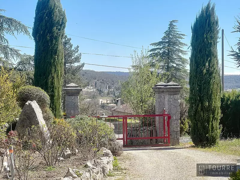 Maison, 240 m²