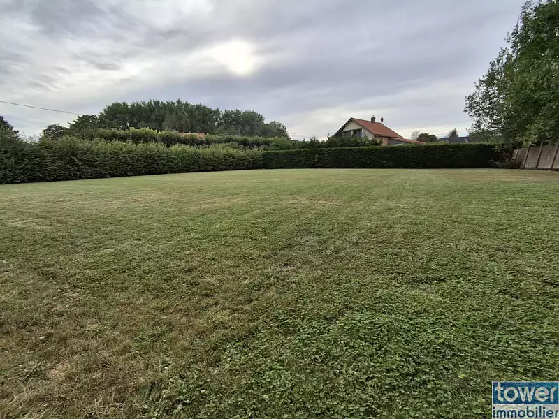 Terrain, 700 m²