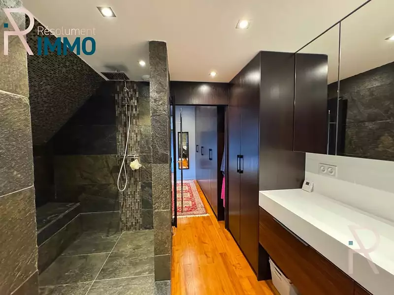 Immeuble, 244,16 m²