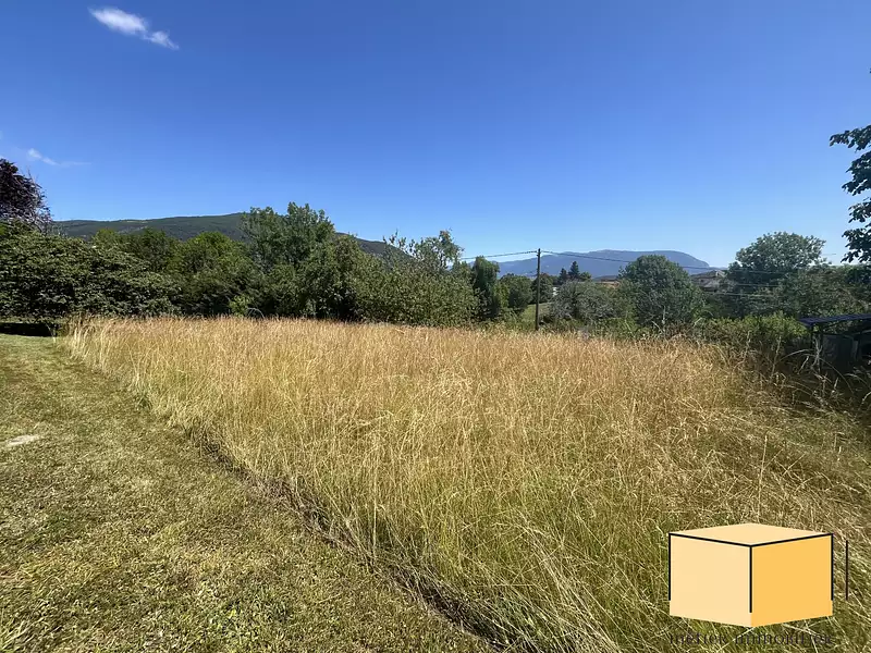 Terrain, 779 m²
