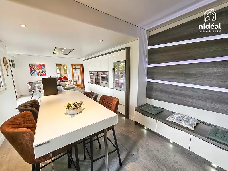 Maison, 198 m²