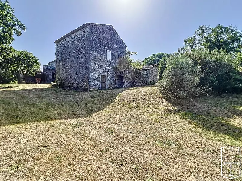 Maison, 640 m²