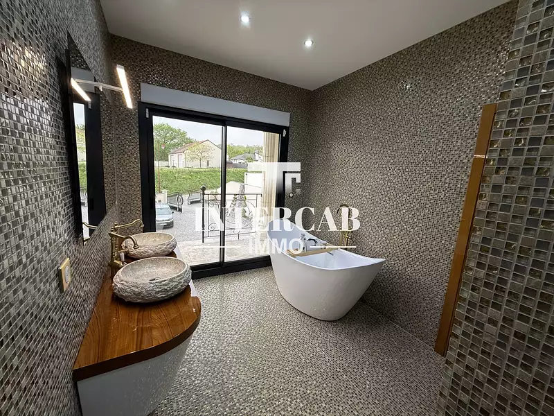 Maison, 232 m²