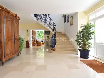 Maison, 303 m²