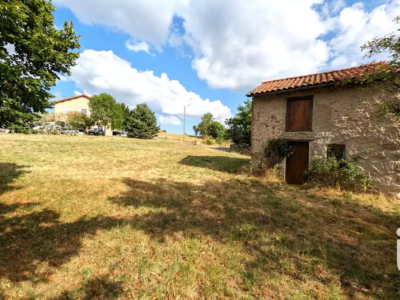 Terrain, 740 m²