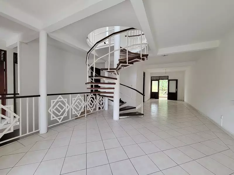 Immeuble, 298 m²
