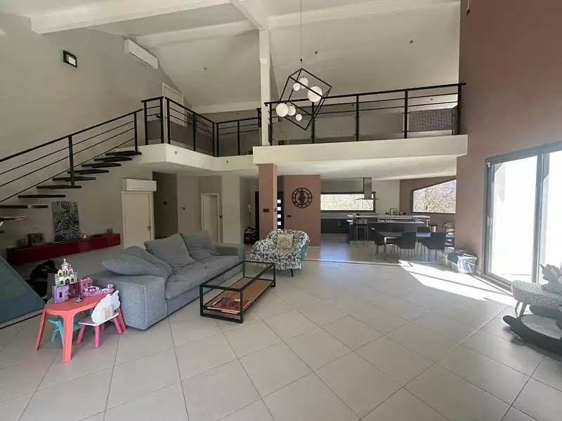 Maison, 187 m²