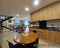 Maison, 240 m²