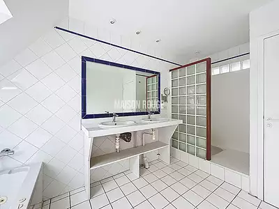 Maison, 225 m²