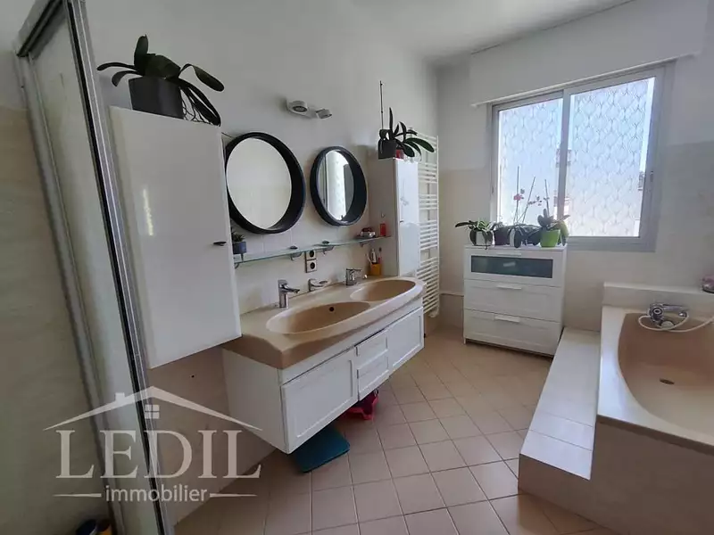 Maison, 200 m²