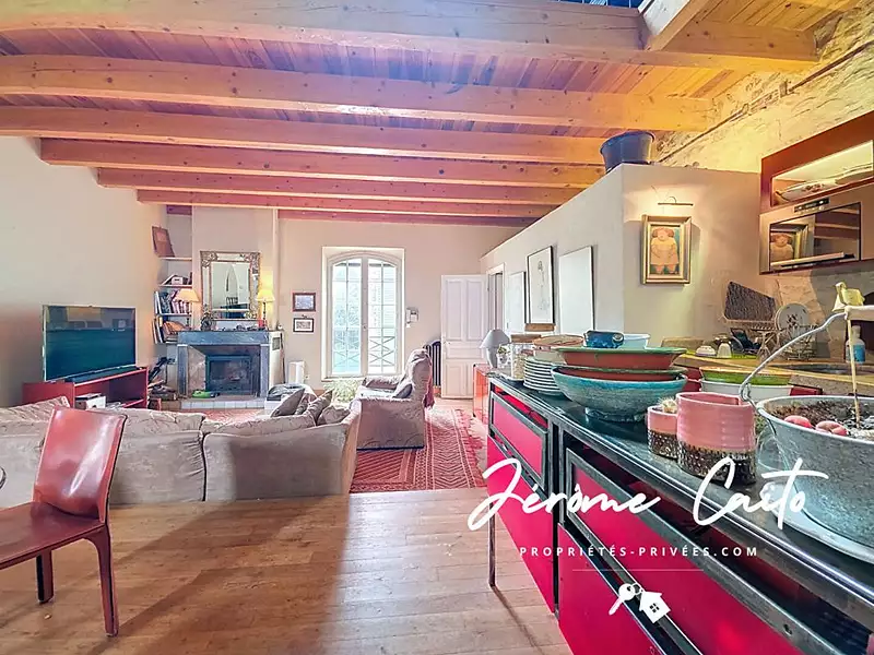 Immeuble, 1 358 m²