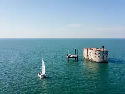 LES DEUX RIVAGES