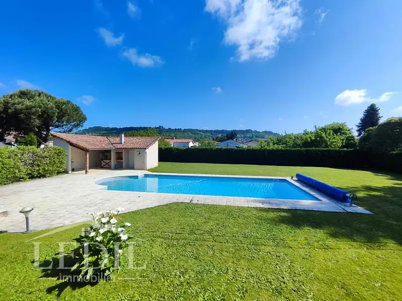 Maison, 165 m²