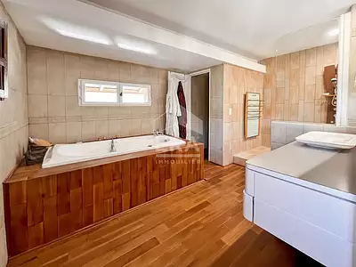 Maison, 225 m²