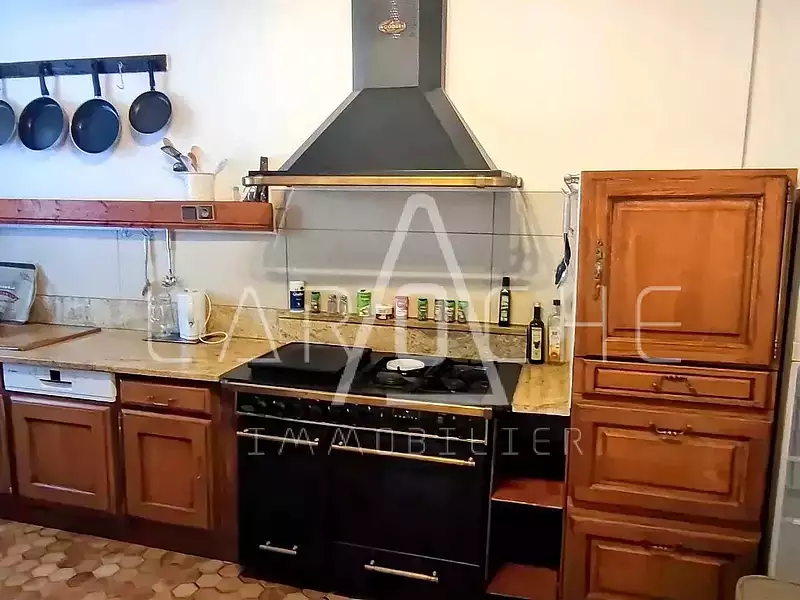 Maison, 221 m²