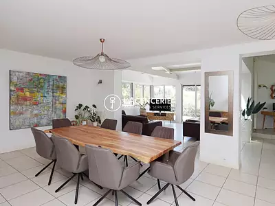 Maison, 240 m²