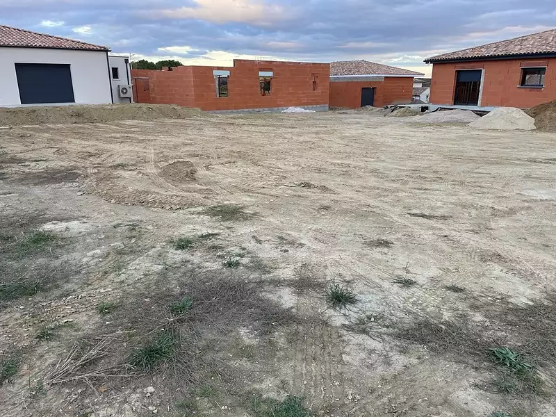 Terrain, 740 m²