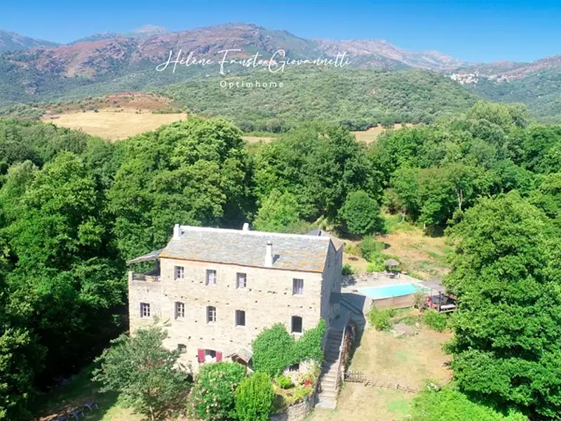 Maison, 235 m²
