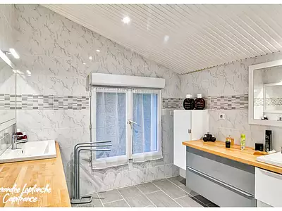 Maison, 242 m²