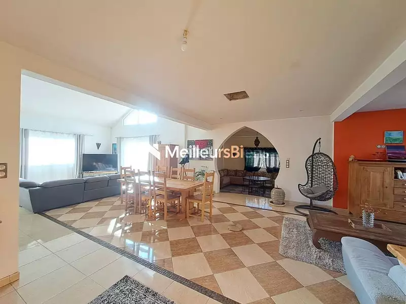 Maison, 241 m²