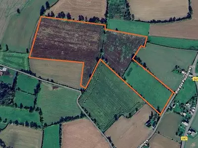 Terrain, 129 038 m²