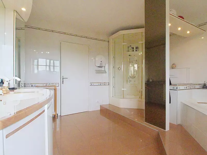 Maison, 220 m²