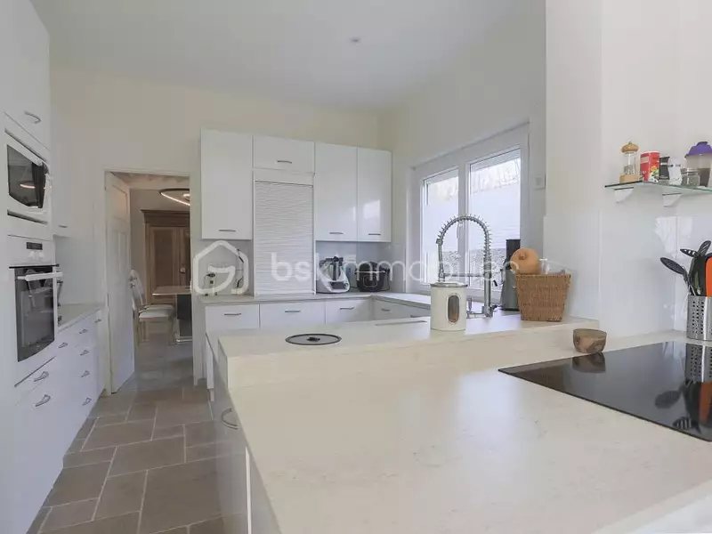 Maison, 280 m²