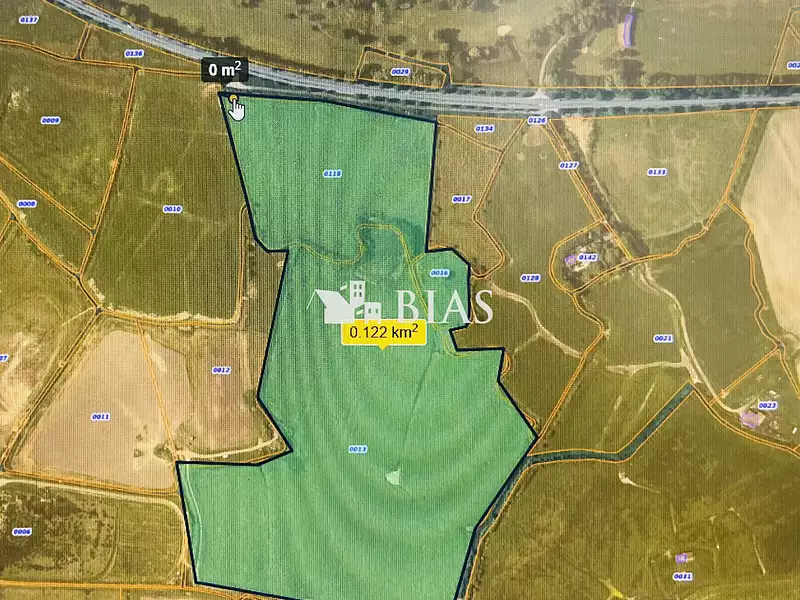 Terrain, 124 734 m²