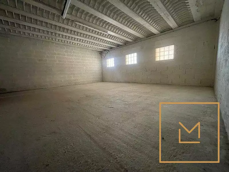 Divers, 1 100 m²