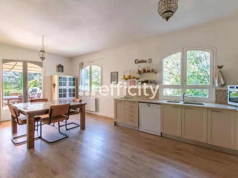 Maison, 230 m²