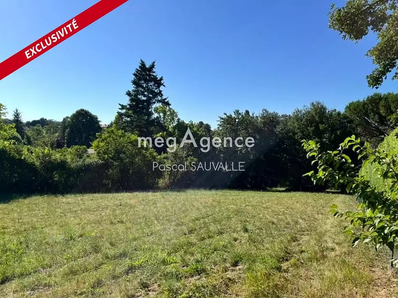 Terrain, 1 600 m²